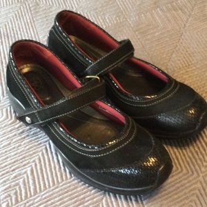 Ariat size 8 Mary-Jane black snake leather and suede shoes for women